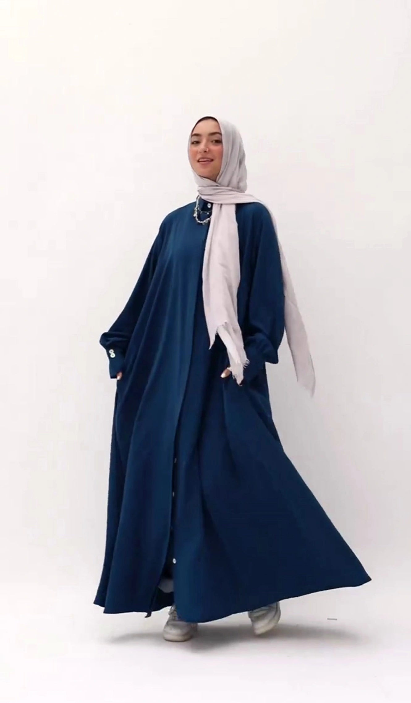 cloak فستان من نانونا